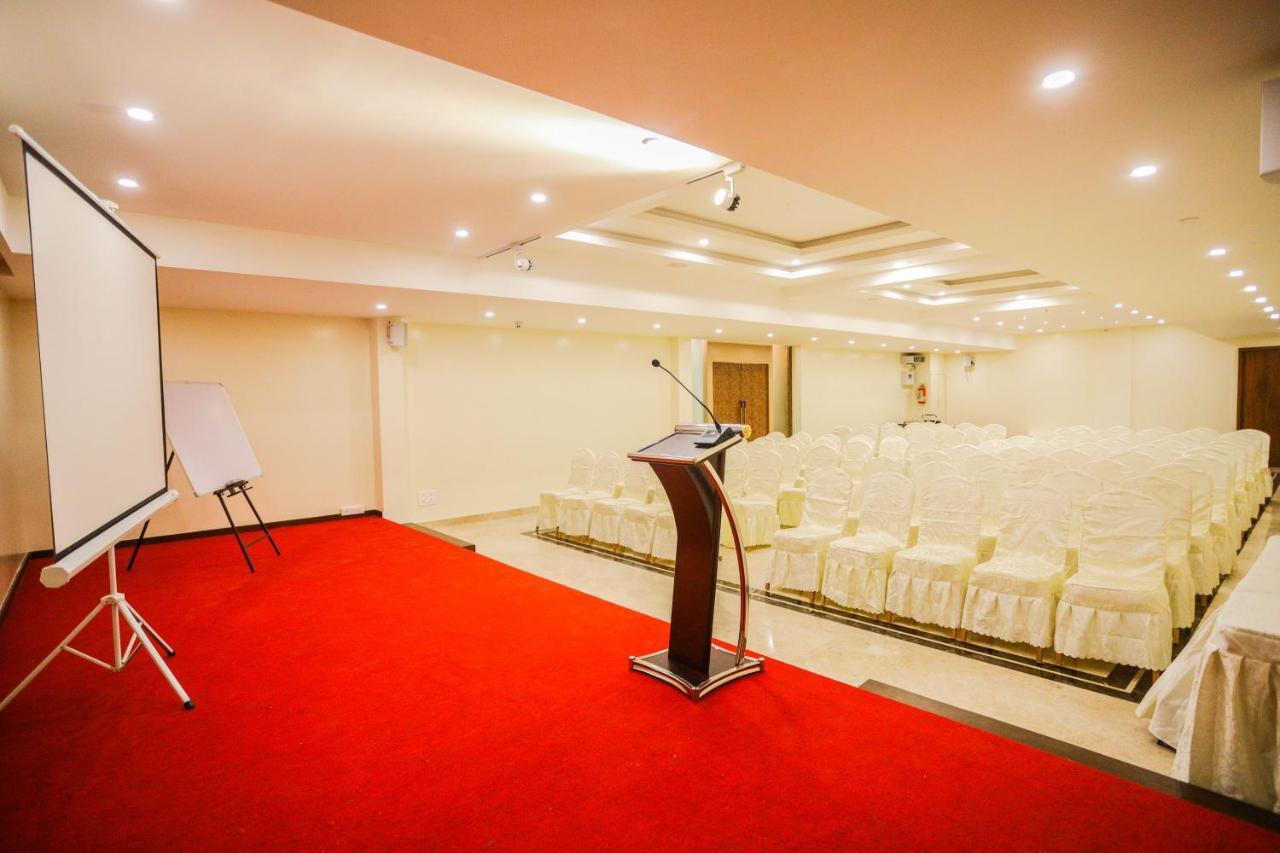 Cliff Embassy Banquet And Suites Shimoga Exterior foto