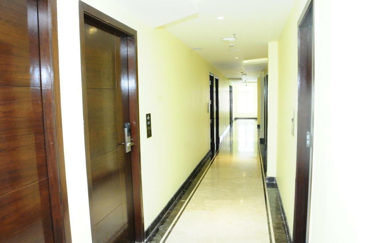 Cliff Embassy Banquet And Suites Shimoga Exterior foto